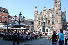 In venlo vindt twee keer per week, op woensdag en op zaterdag, een markt plaats op het mgr. Grote Markt In Het Centrum Van Venlo Einkaufen Shoppen