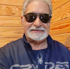 Kate Hudson, Lizzo and more stars stepped out for the 11th Breakthrough  Prize Awards, honoring leaders in life sciences, fundamental physics and  mathematics.