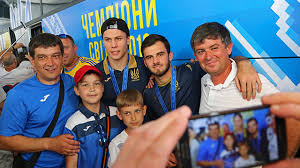 Футболист киевского динамо и молодежной сборной украины денис попов сделал татуировку в честь победы сборной на недавнем чемпионате мира в польше. Denis Popov Nabil Tatu V Chest Pobedy Na Chempionate Mira Fakty Ictv