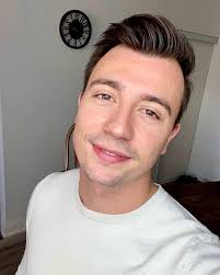 So… I haven't shared this with everyone yet but… I've officially moved to  TO!!! Time to try and be big actor man I guess? Hahaha. I could have never  done this if