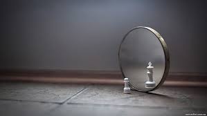 Cermin bundar dan bidak catur ratu, ambisi, cermin, catur ...