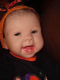 Elisha Abbott's Instagram, Twitter & Facebook