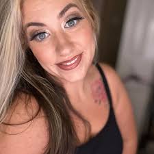 I miss this! Who remembers? The Bank of America building in downtown Little  Rock lit its windows green in the shape of a Christmas tree for many years!  It was a beautiful