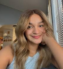 Alyssa Lara's Instagram, Twitter & Facebook