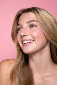 Catherine Shirley's Instagram, Twitter & Facebook