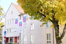 So öffnet sich das haus für menschen von außerhalb, die beim abholen ihrer eier mit den bewohnerinnen und bewohnern ins gespräch. Seniorenzentrum Johann Hinrich Wichern Diakonie