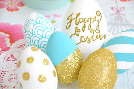 Oggi vi presento alcuni modi originali e pratici per colorare in maniera originale le uova pasquali. Uova Di Pasqua Colorate E Decorate Casafacile