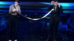 Francesca michielin & fedez] call me by name only when i'll have lost my words i know that deep down ending up here alone in this place has amazed us both but then again, if you don't find me Sanremo 2021 Why Did Fedez And Francesca Michielin Sing Spaced By A Ribbon Curler Ruetir
