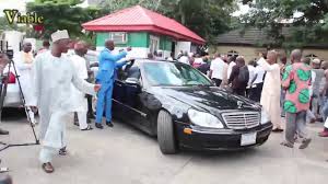 A former governor of sokoto state, attahiru dalhatu bafarawa, on friday, submitted a compiled list of victims of the end sars protest to the speaker of the house of representatives, femi gbajabiamila. 2019 Bafarawa Picks Pdp Presidential Nomination Form Youtube