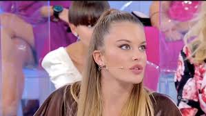 Uomini e donne news, gossip e anticipazioni. Uomini E Donne Anticipazioni Oggi 4 Dicembre Scontri E Chiarimenti