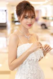 Ngọc lan tây còn được gọi là hoàng lan hoặc cây công chúa. Ninh DÆ°Æ¡ng Lan Ngá»c Tiáº¿p Tá»¥c Ä'á»ƒ Lá»™ Hinh áº£nh Gáº§y Go Ä'ang Bao Ä'á»™ng