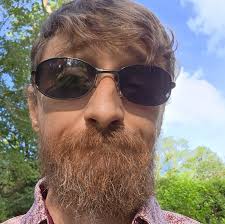 What is a good commander for an equipment/artifact deck?