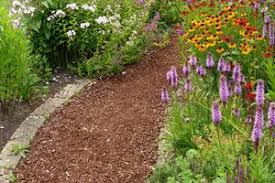 So Legen Sie Einen Gartenweg An In 2020 Gartenweg Garten Granitsteine