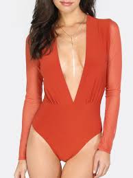 Un body manches longues noir, blanc ou imprimé, c'est toujours aussi classe que versatile. Body Col V Plongeant Manche Longue Rouge Mode En Ligne Shein France