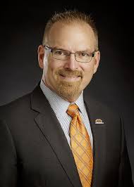 Kenneth Sewell's Instagram, Twitter & Facebook