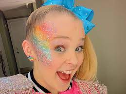 Jojo siwa is an american famed star who is best known as jojo with the big bow. Jojo Siwa Biography Age Height Family Facts Net Worth Starswiki