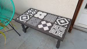 table basse trouve dans le grenier de ma mere renovee avec un peu de peinture et du carrela renovation de table basse table basse carrelage carreaux de ciment