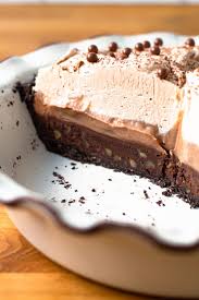 Obviously you all love the chocolate/marshmallow combo as much as i do, so this brownie version is only appropriate. Mississippi Mud Pie Everyday Pie