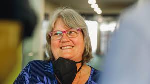 Coronavirus NT: First flight from Sydney lands in Darwin as NT lifts city's  hotspot status