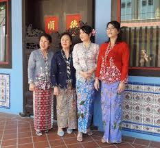 Kumpulan kaum minoriti ini menggelarkan diri mereka sebagai baba dan nyonya atau peranakan. El Palestinewillbefree On Twitter Mengenali Cina Peranakan Terengganu Selalunya Kalau Bila Kita Sebut Cina Peranakan Kita Akan Ingat Baba Nyonya Di Melaka Atau Peranakan Di Pulau Pinang Atau Di Singapura