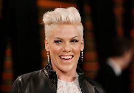 Alecia beth moore (born september 8, 1979), known professionally as pink (stylized as p!nk), is an american singer and songwriter. Pink Starportrat News Bilder Gala De