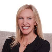 Ashley Scholl's Instagram, Twitter & Facebook