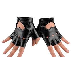 Изображение: женские кожаные перчатки с обрезанными пальцами