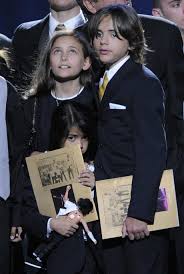 Michael jackson 178.071.052 views11 years ago. Michael Jacksons Kinder Verhullt Verletzt Verhokert Der Spiegel