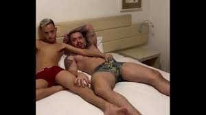 HETERO E MOLEQUE FAZEM SEXO NO PELO EM LIVE - XNXX.COM