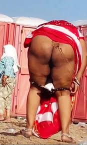 Aunty Pissing Public-Daring & Exposed