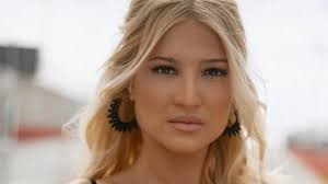 Είχε πολύ χορό και τραγούδι και το κέφι κράτησε ως δες φωτογραφίες: Faih Skorda To Lampero Xristoygenniatiko Dentro Poy Stolise Gia Fetos Fwto