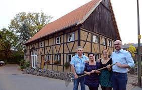 Der sender beobachtet acht bauherren dabei, wie sie den. Die Kopi S Unser Traum Vom Haus Vox Olaf Konemann Silvana Pinter Beitrage Facebook