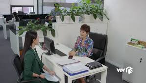 Trong tập 14 phim hướng dương ngược nắng, minh (lương thu trang) đã quyết tâm vạch mặt hải (mạnh hưng) ngọc đá trí ngã khỏi cầu thang, trí tức quá nên mắng lại và định giơ nắm đấm đánh ngọc. 6cj3qgutk0zftm