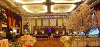Kisah pasangan pengantin yang ditipu wedding organizer di hari pernikahan sehingga resepsi kosong tanpa dekorasi dan makanan. Penipuan Wedding Organizer Wo Bodong Marak Di Cengkareng Pernikahan Pesta Pernikahan Resepsi