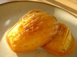 Recette De Madeleines A La Vanille Poudre D Amandes Et Miel La Recette Facile Recette Recette Madeleine Recette Sans Cuisson Recette De Petit Dejeuner