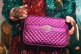 Lvmh, pemilik merek seperti louis vuitton dan dior, mengatakan pada 21 maret telah memesan 10 juta masker dari pemasok industri china. Ini Daftar 10 Merek Fashion Terpopuler Di Dunia Womantalk