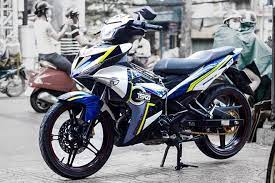 รถ exciter 150 ซ ซ แต งช ดหน ากากร ดร ป และต ดสต กเกอร ส เหล องเลม อนเพ อความสดใส ด วยสไตล น ทำ มอเตอร ไซค แต ง สไตล