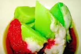 Lompat tikam merupakan kuih tradisional kelantan yang popular terutama di bulan ramadan. Makanan Tradisional Kelantan Sedap Wajib Cuba