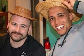 Big head or small hat? 😂😂