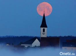 Der vollmond fasziniert die menschheit seit anbeginn der zeit. Vollmond Geht Spektakular Unter Onetz