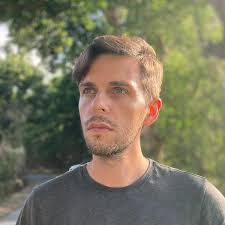 Edward Di's Instagram, Twitter & Facebook