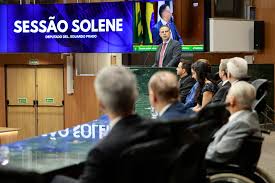 Destaques nas áreas médica, judiciária e empresarial recebem honrarias do Parlamento goiano em sessão solene