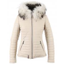 La doudoune pour femme est sans doute l'une des pièces qui ont le plus évolué au fil du temps. Happy Ref 61677 Ivoire Doudoune En Cuir Veritable A Capuche Fourrure Oakwood The Leather Brand