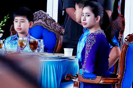 Sultan johor sultan ibrahim membeli juadah berbuka puasa bersama tunku tun aminah di bazar ramadhan taman dahlia. Damn The Johor Princess Dutch Husband To Be Is Pretty Hot Lipstiq Com