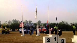 Komandan upacara atau penyebutannya diganti menjadi pemimpin upacara jika di sekolah Upacara Menaikkan Bendera Kejohanan Sukan 2015 By Guru Besar Skps Segamat