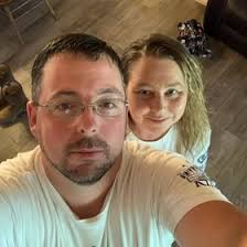 Chris N Kezia Gray (chrisnkezia6075)