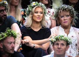 I september i fjor ble det kjent at löwengrip hadde funnet lykken med den svenske eiendomsmilliardæren erik selin (52), men de to gikk hver til sitt etter fire måneder. Isabella Lowengrips Killes Affarsbeslut Tramsfrans