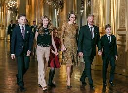 Omdat limburg de fietsprovincie bij uitstek is bezochten de koning en koningin het innovatiecentrum. Koning Filip En Koningin Mathilde Bieden Woensdagavond Het Traditionele Kerstconcert Aan Dit Vindt Koninklijke Stijl Koninklijke Familie Koninklijke Families