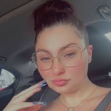 Emily Coombe's Instagram, Twitter & Facebook