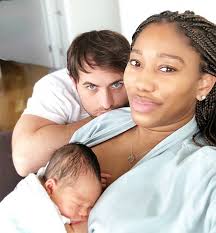 Chad rogers är en amerikansk fastighetsmäklare som har en nettovärde på 10 miljoner dollar. Growing Up Hip Hop Tee Tee S Baby Born See The First Photos Hollywood Life